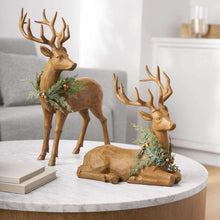 Set of 2 deer figurine decorations with pine garland and pine cones