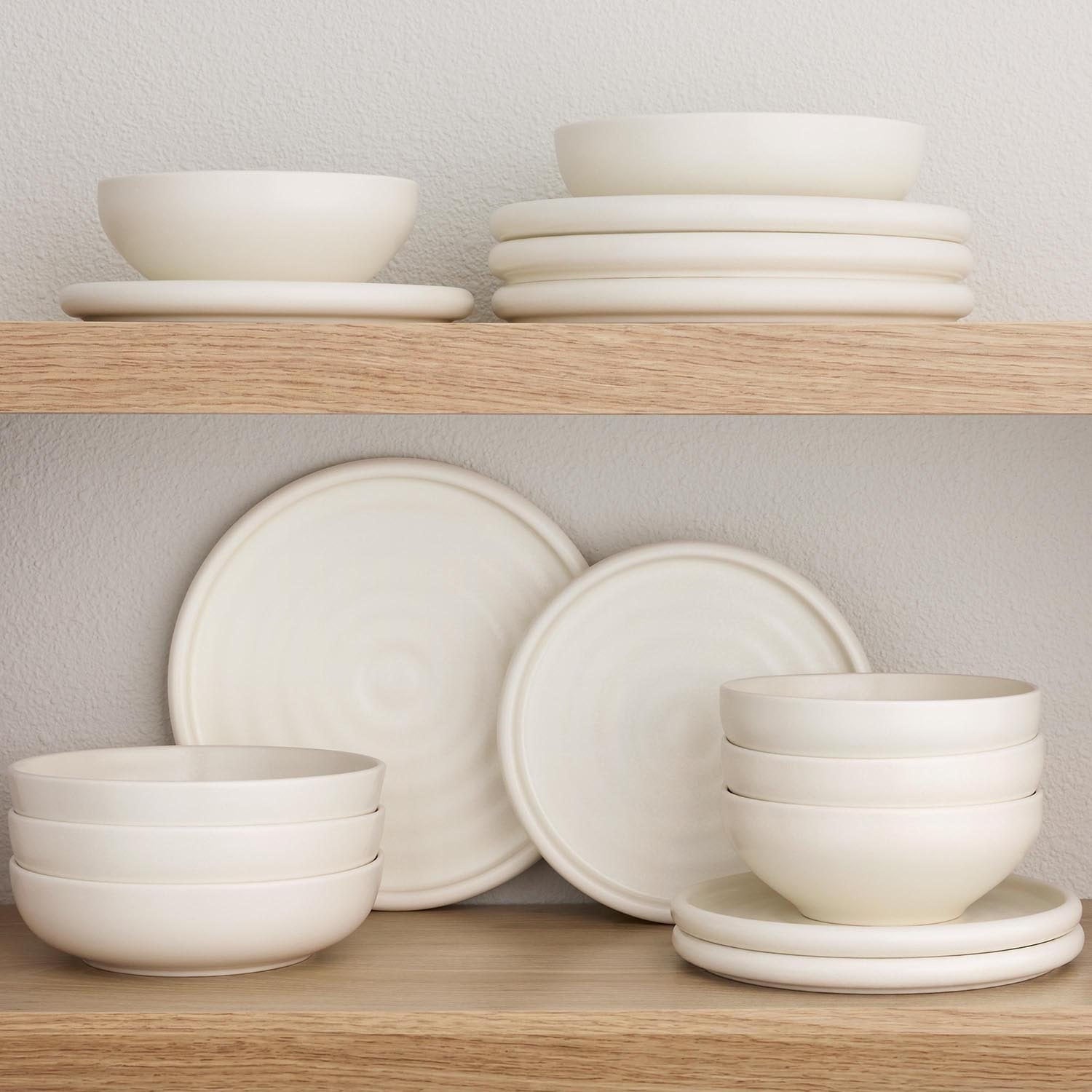 Member's Mark 16-Piece Bubble Reactive Dinnerware Set