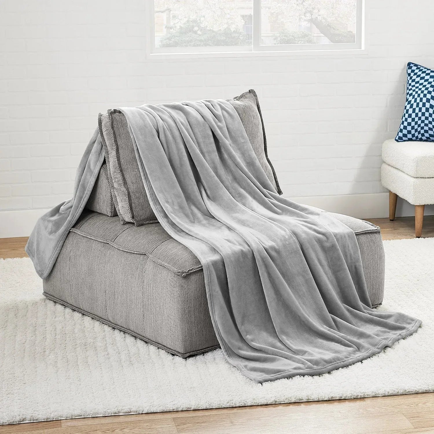 Member's Mark Oversized Plush Blanket, 78" x 92"