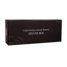 Deluxe gift box with text: Long-lasting natural flowers DELUXE BOX