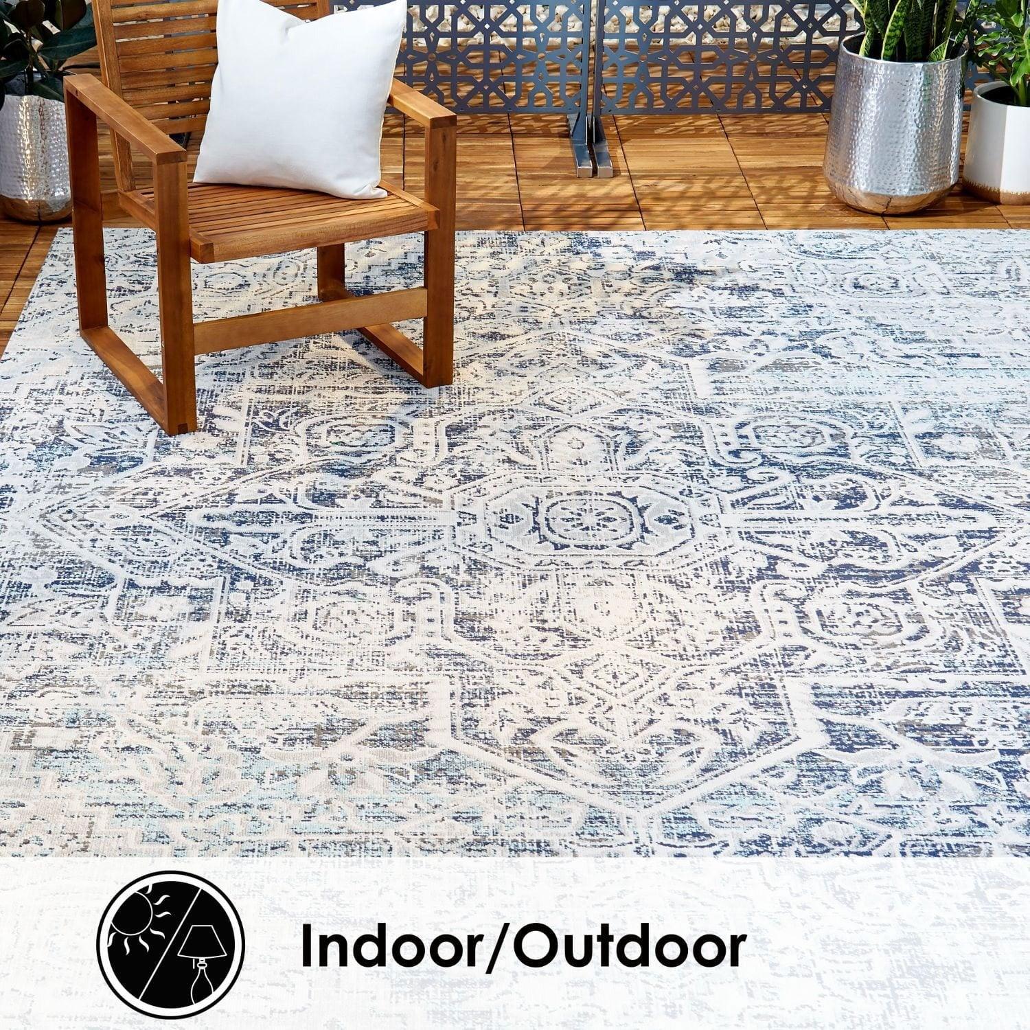 Nicole Miller New York Patio Sofia Fleur Area Rug