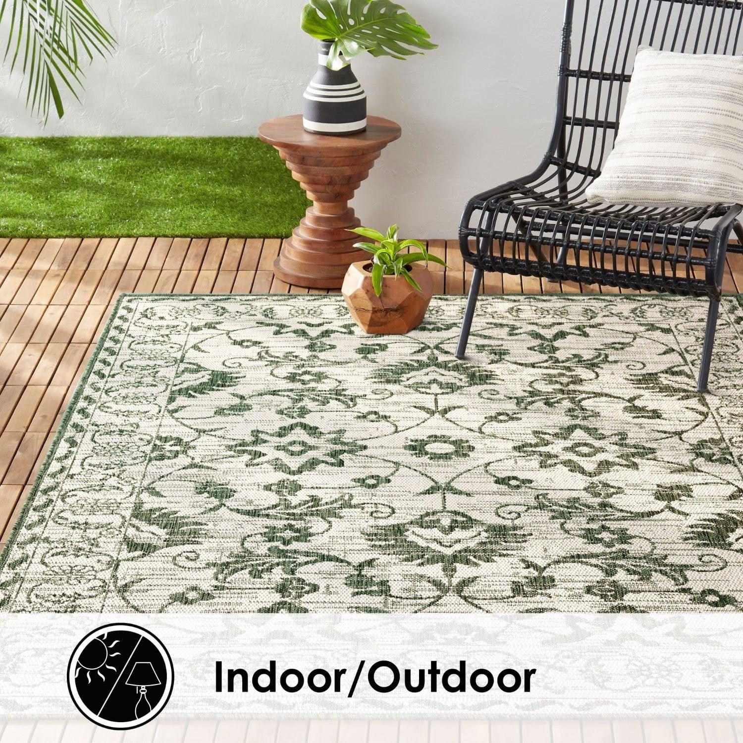 Nicole Miller New York Patio Country Ayala Botanical Floral Indoor/Outdoor Area Rug