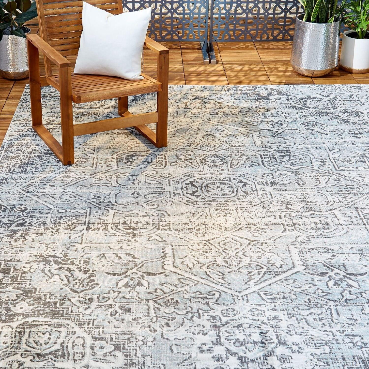 Nicole Miller New York Patio Sofia Fleur Area Rug