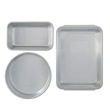 Cake pan set with clear lids: rectangular pan and round pan, viewed from above