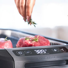 Smokeless griddle grill system control panel with temperature display on the front