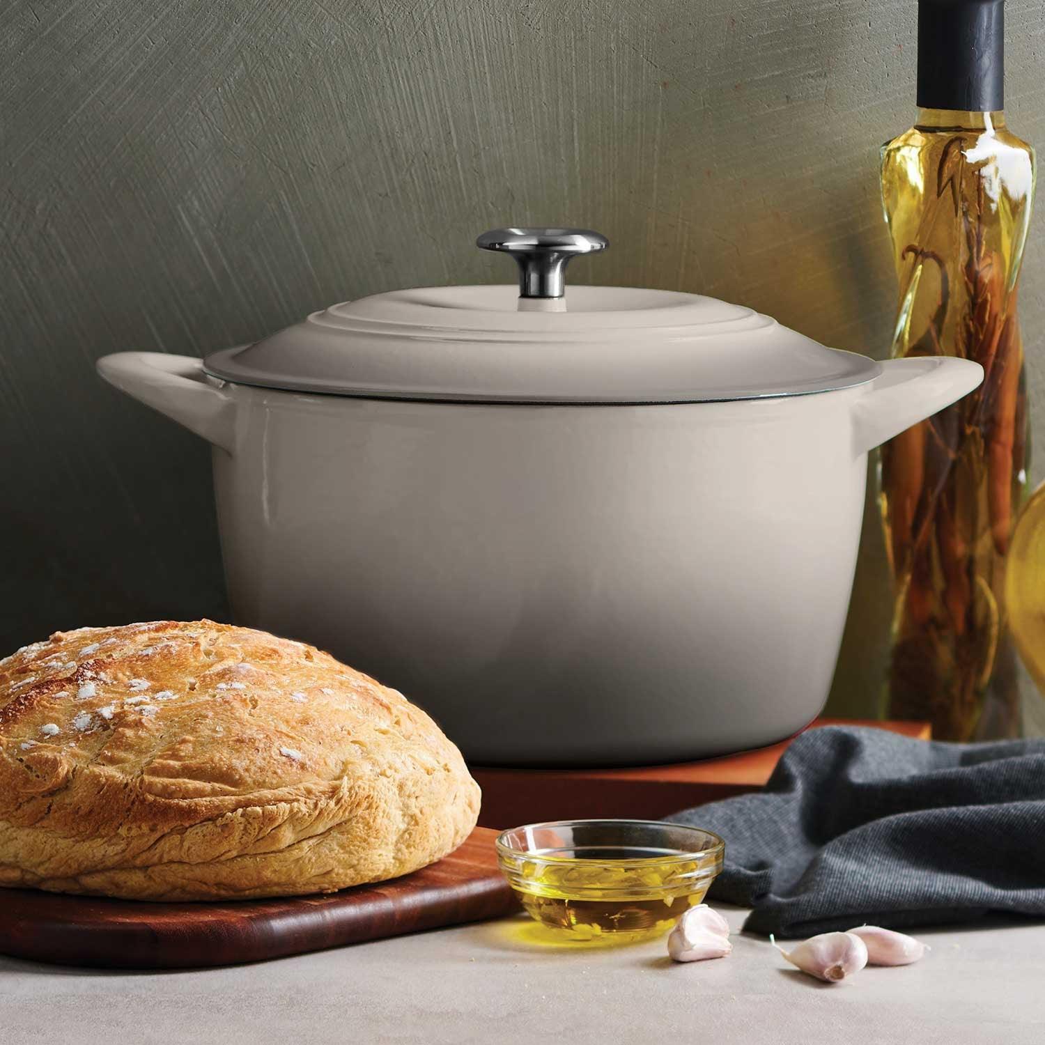 Tramontina Enameled Cast Iron 7-Quart Covered round Dutch Oven (Assorted Colors)