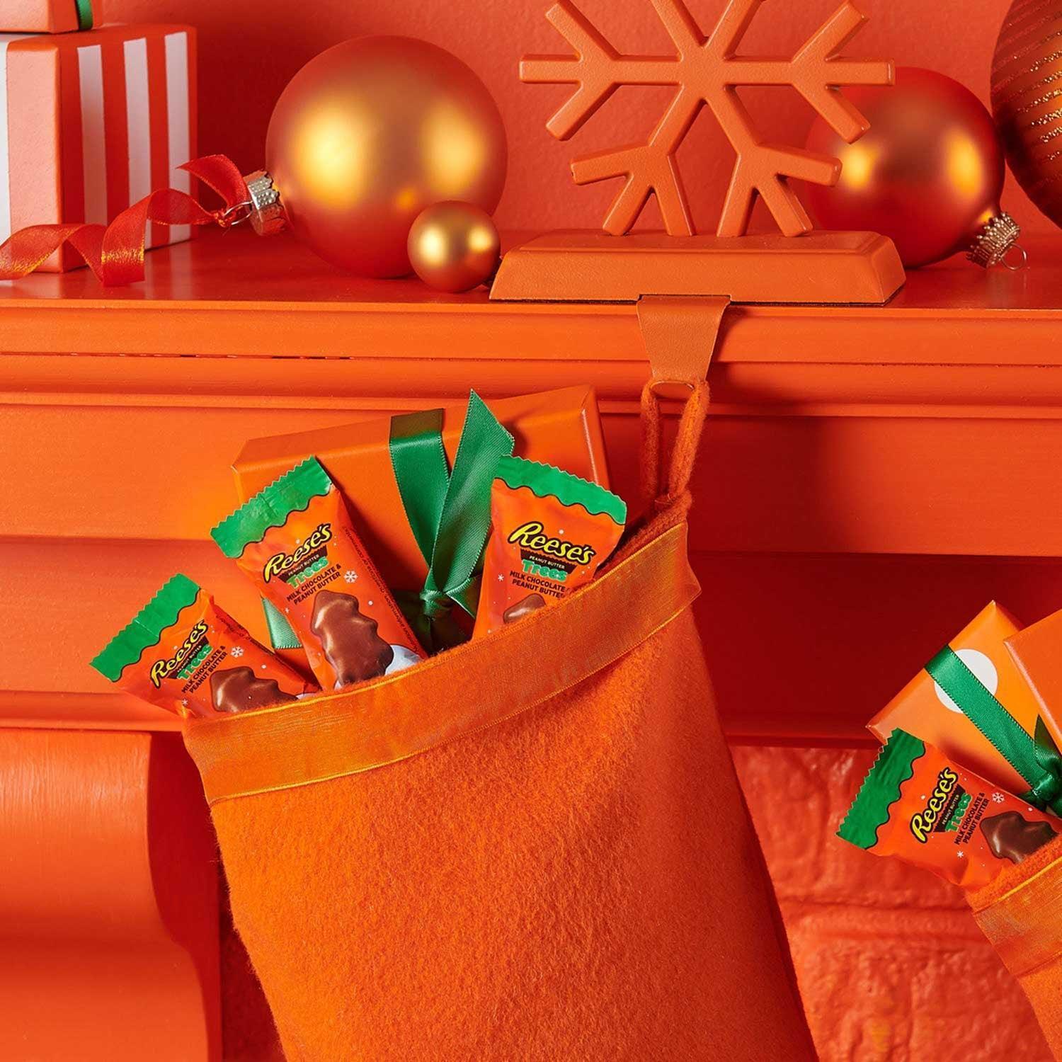 REESE'S Christmas Milk Chocolate Peanut Butter Trees, 65 pcs.