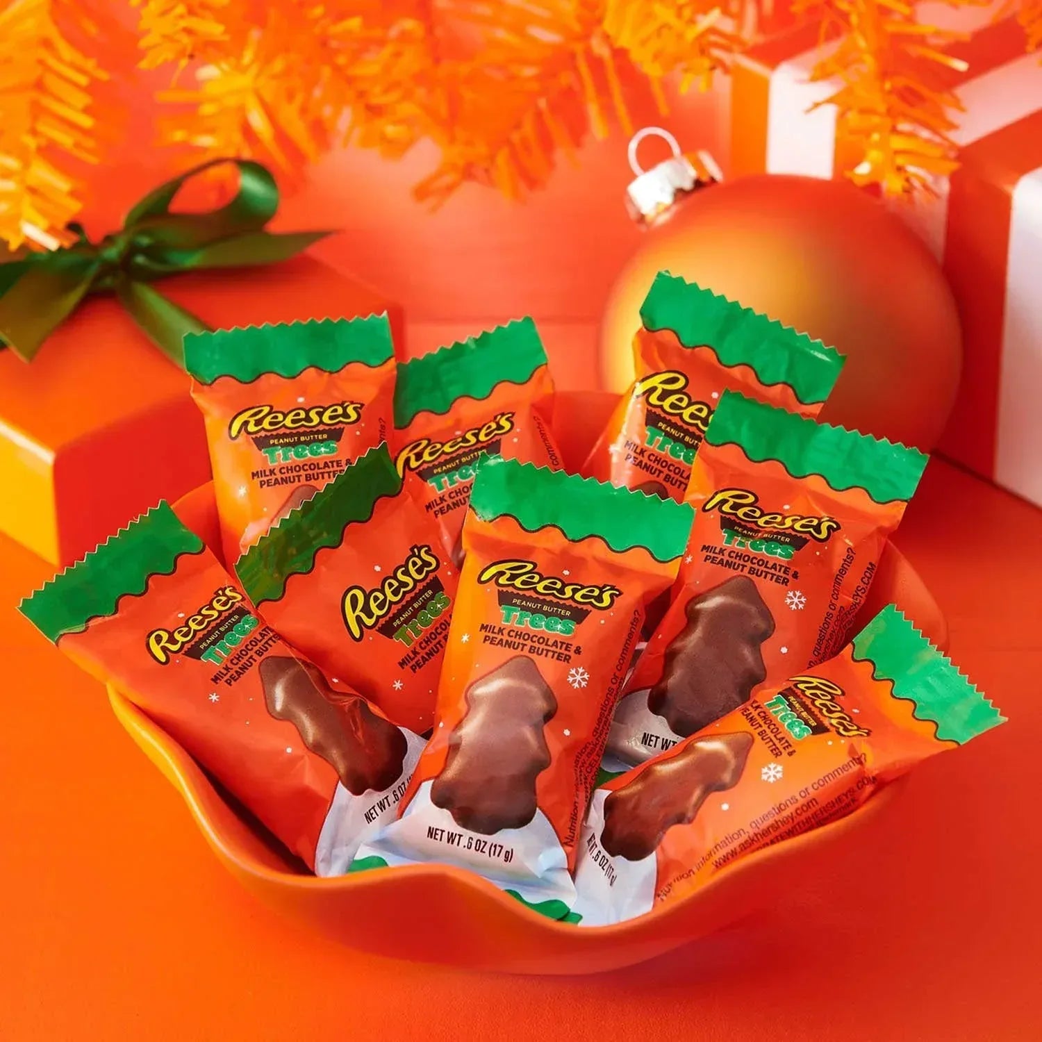 REESE'S Christmas Milk Chocolate Peanut Butter Trees, 65 pcs. - USA MEGA SHOP