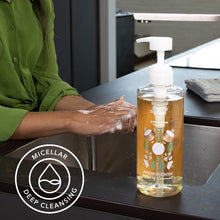 Safeguard micellar deep cleansing hand wash with pump, foaming on hand