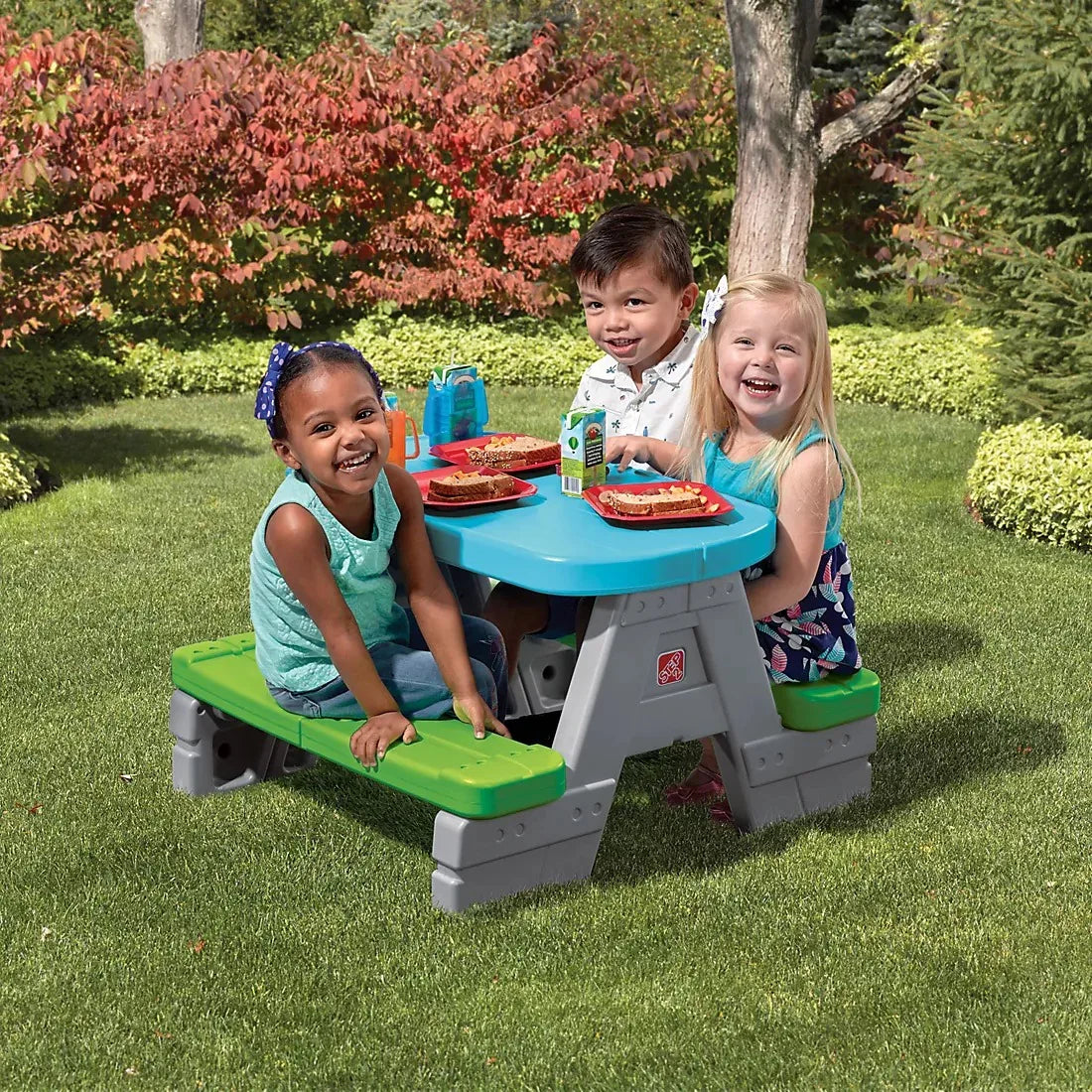 Step2 Fun and Friends Picnic Table