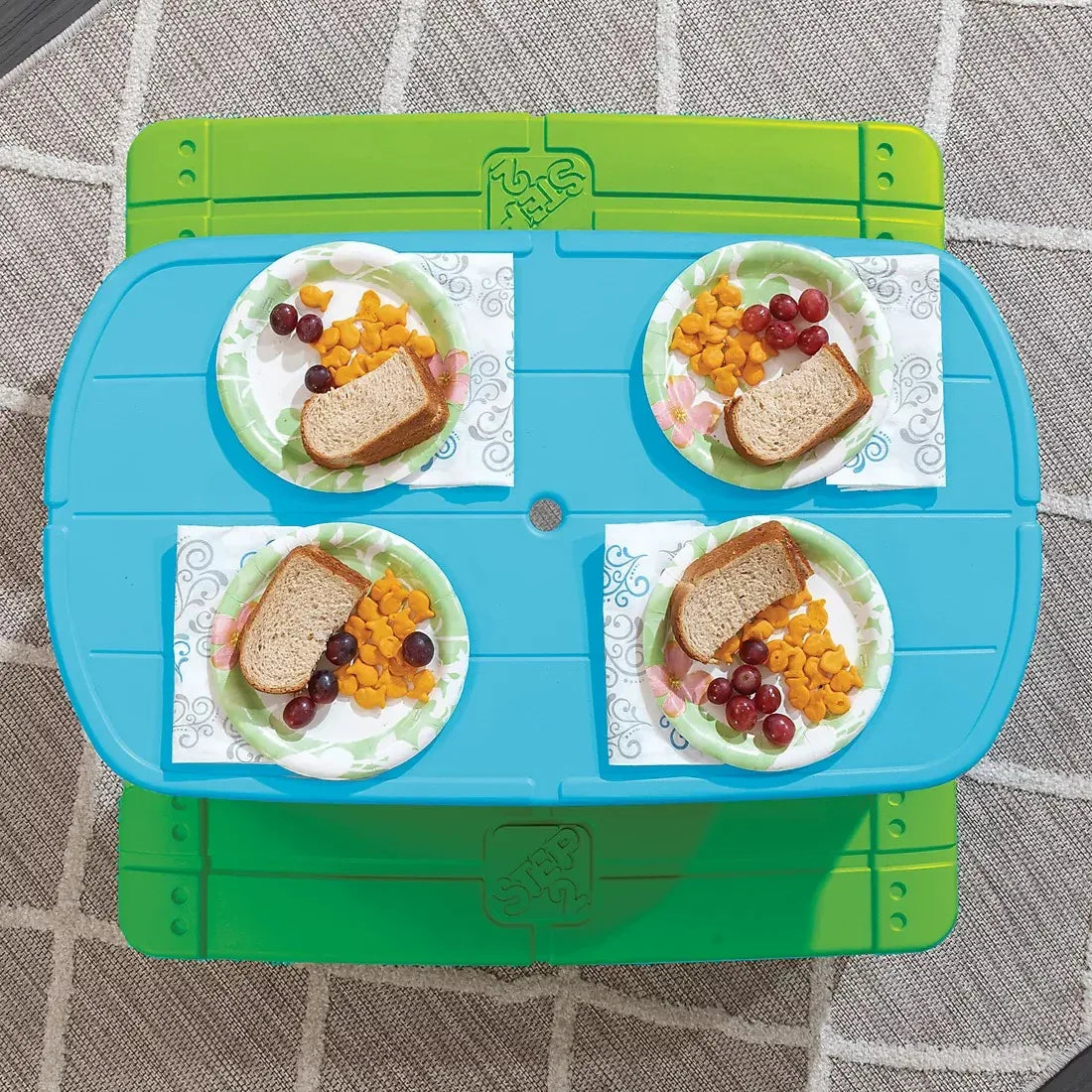 Step2 Fun and Friends Picnic Table