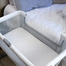 Co-sleeping bassinet inner padding with mesh side wall and zippered edge