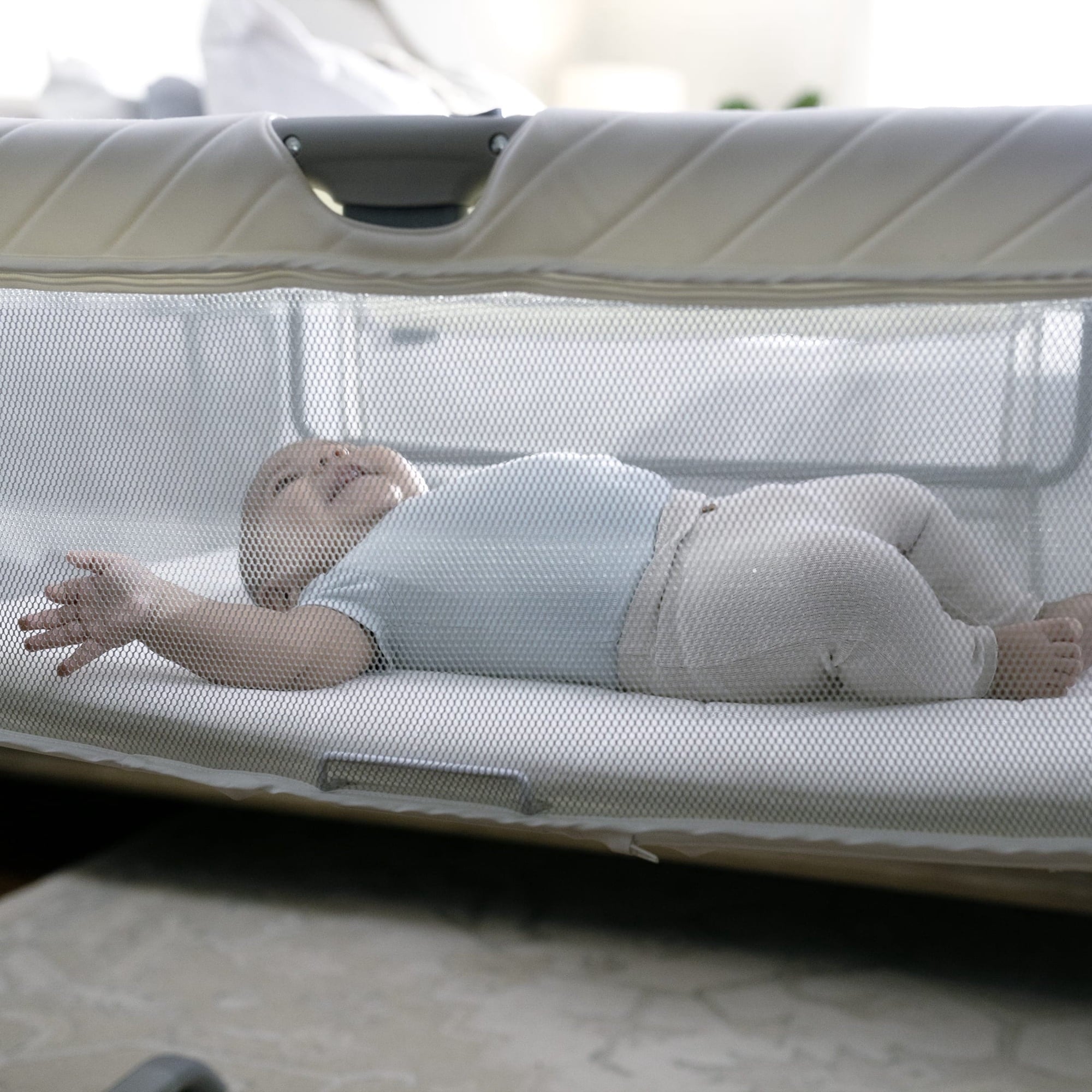 SwaddleMe by Ingenuity DreamSecure 2-in-1 Co-Sleeping Bassinet with AirLoom+ technology, Unisex - Cream