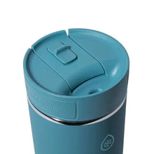 Teal Sip-N-Lok lid close-up with sip button and latch on insulated mug.