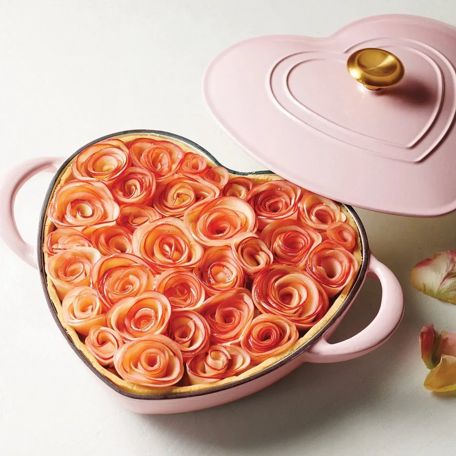 Tramontina 3-Quart Heart Shape Enameled Cast Iron Dutch Oven (Shallow, Oven Safe)