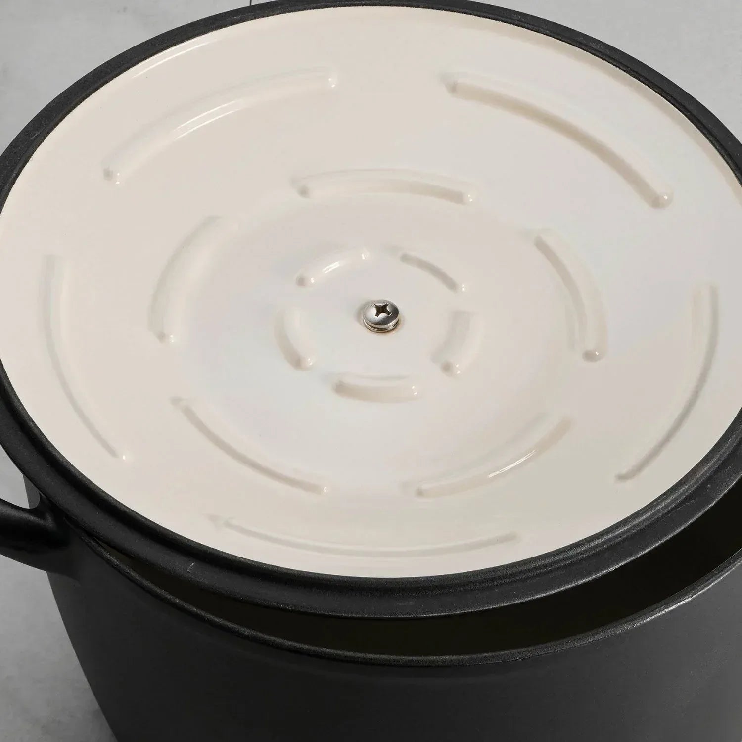 Tramontina Enameled Cast Iron 7-Quart Covered round Dutch Oven (Assorted Colors)