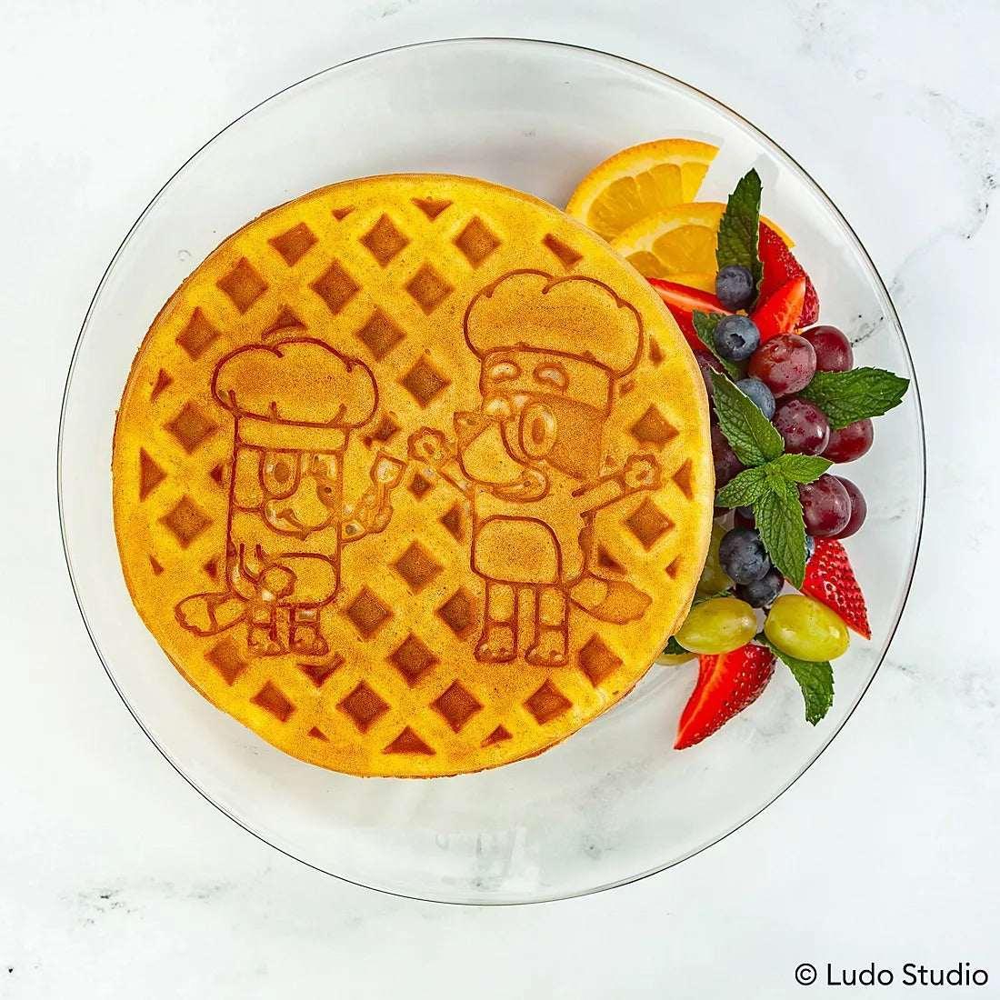 Uncanny Brands Bluey Waffle Maker