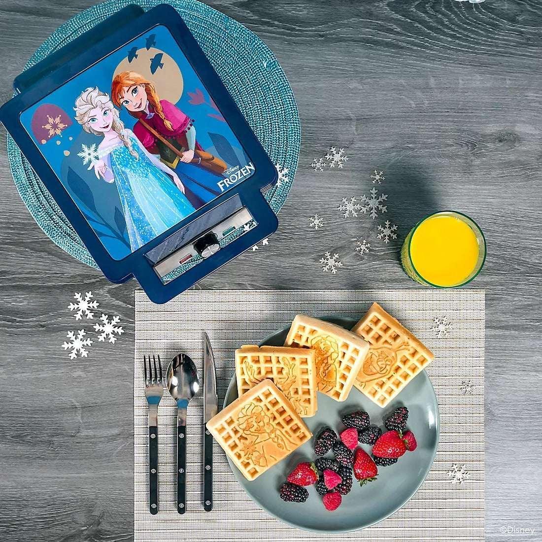 Uncanny Brands Disney Frozen Waffle Maker