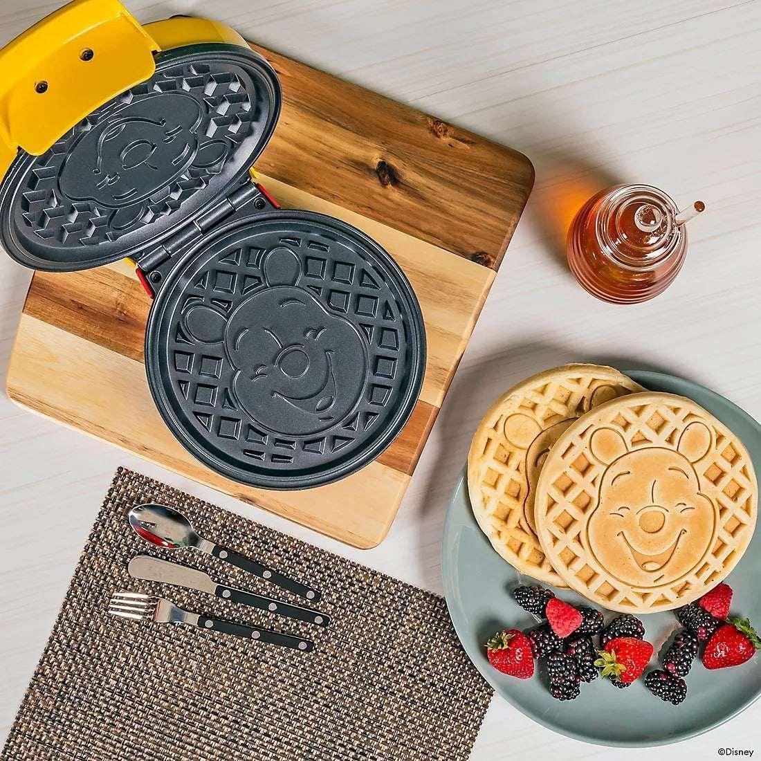 Uncanny Brands Disney Winnie the Pooh Waffle Maker