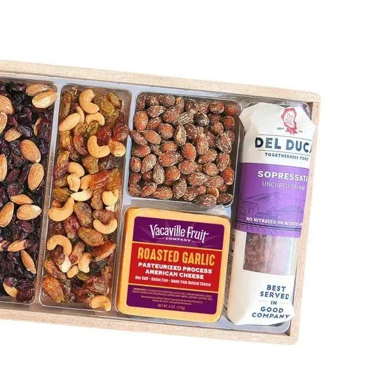 Vacaville Fruit Company, 60 oz. Dried Fruit & Nut Tray