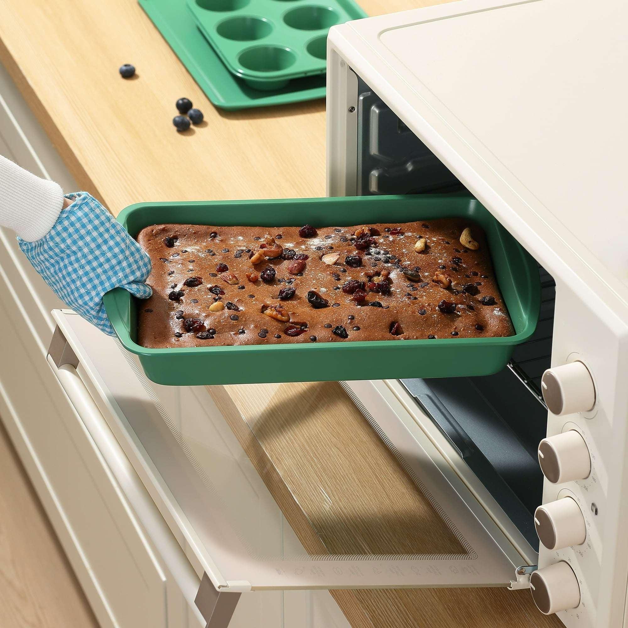Mainstays 6 Piece Non-Stick Carbon Steel Bakeware Set with Cake, Muffin, Cookie and Loaf Pans, Gray