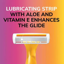 Women’s razor cartridge with aloe and vitamin E lubricating strip