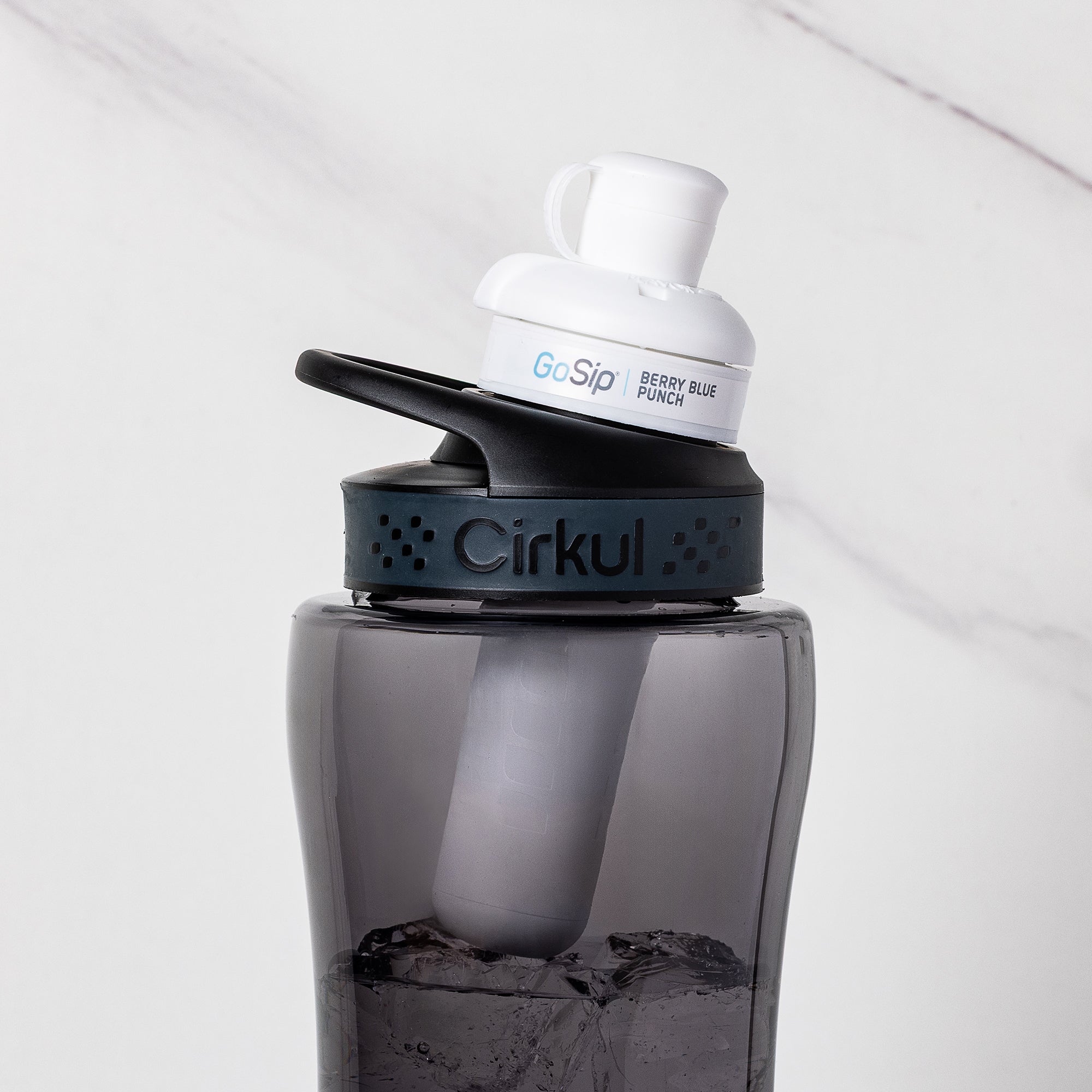 Cirkul 32oz Gray Plastic Bottle with Black Lid and Flavor Cartridge (GoSip Berry Blue Punch)