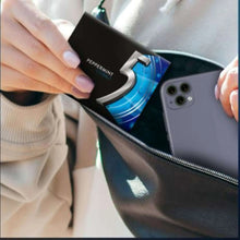 Sugar-free peppermint cobalt chewing gum carton held near a zip pouch, blue '5' logo.