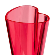 Red plastic heart-shaped champagne cup rim, glossy surface